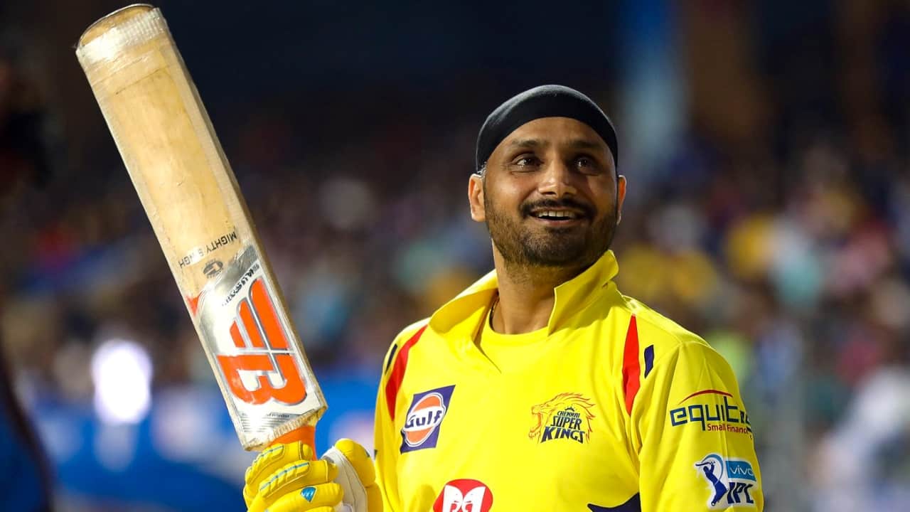 IPL2020: Harbhajan Singh Pulled Out of IPL Due to Personal Reasons 