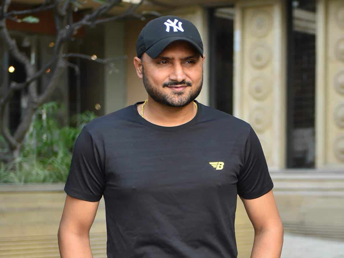 Harbhajan Singh Created a Flurry on Social Media with his CricketKaKhulasa Tweet