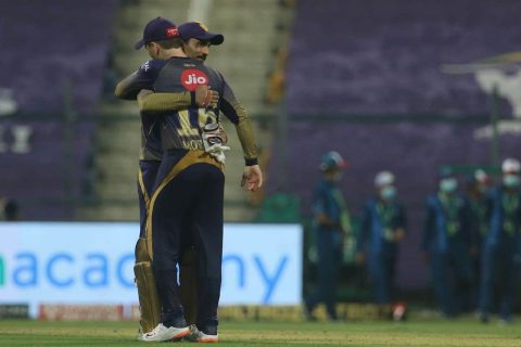 IPL 2020 Dinesh Karthik Hands Over KKR Captaincy to Eoin Morgan