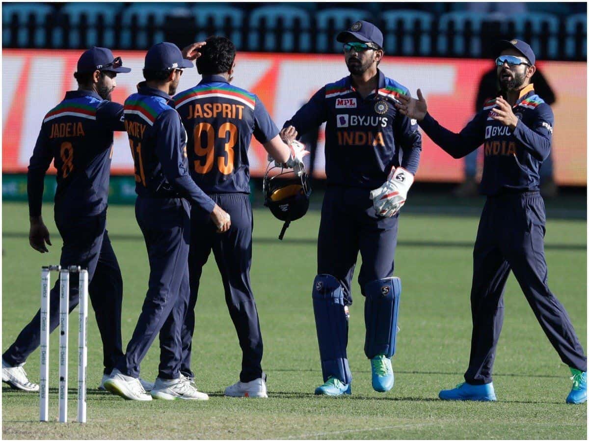 IND vs AUS: Virat Kohli & Co Fined 20 Percent of Match Fee For Slow Over-Rate in 1st ODI IND vs AUS: Virat Kohli & Co Fined 20 Percent of Match Fee For Slow Over-Rate in 1st ODI