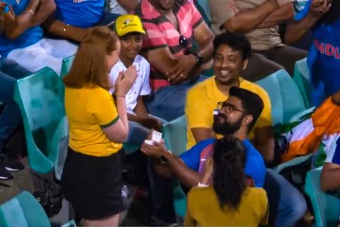 Indian Man Proposes Australian Girl During India vs Australia 2nd ODI at SCG