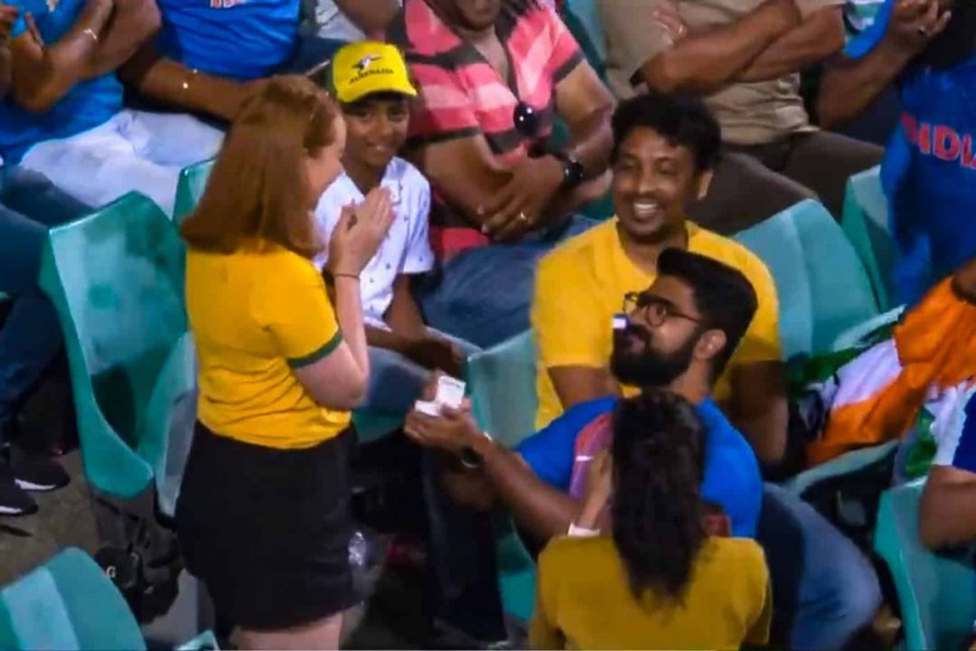 Watch: Indian Man Proposes Australian Girl During India vs Australia 2nd ODI at SCG Indian Man Proposes Australian Girl During India vs Australia 2nd ODI at SCG