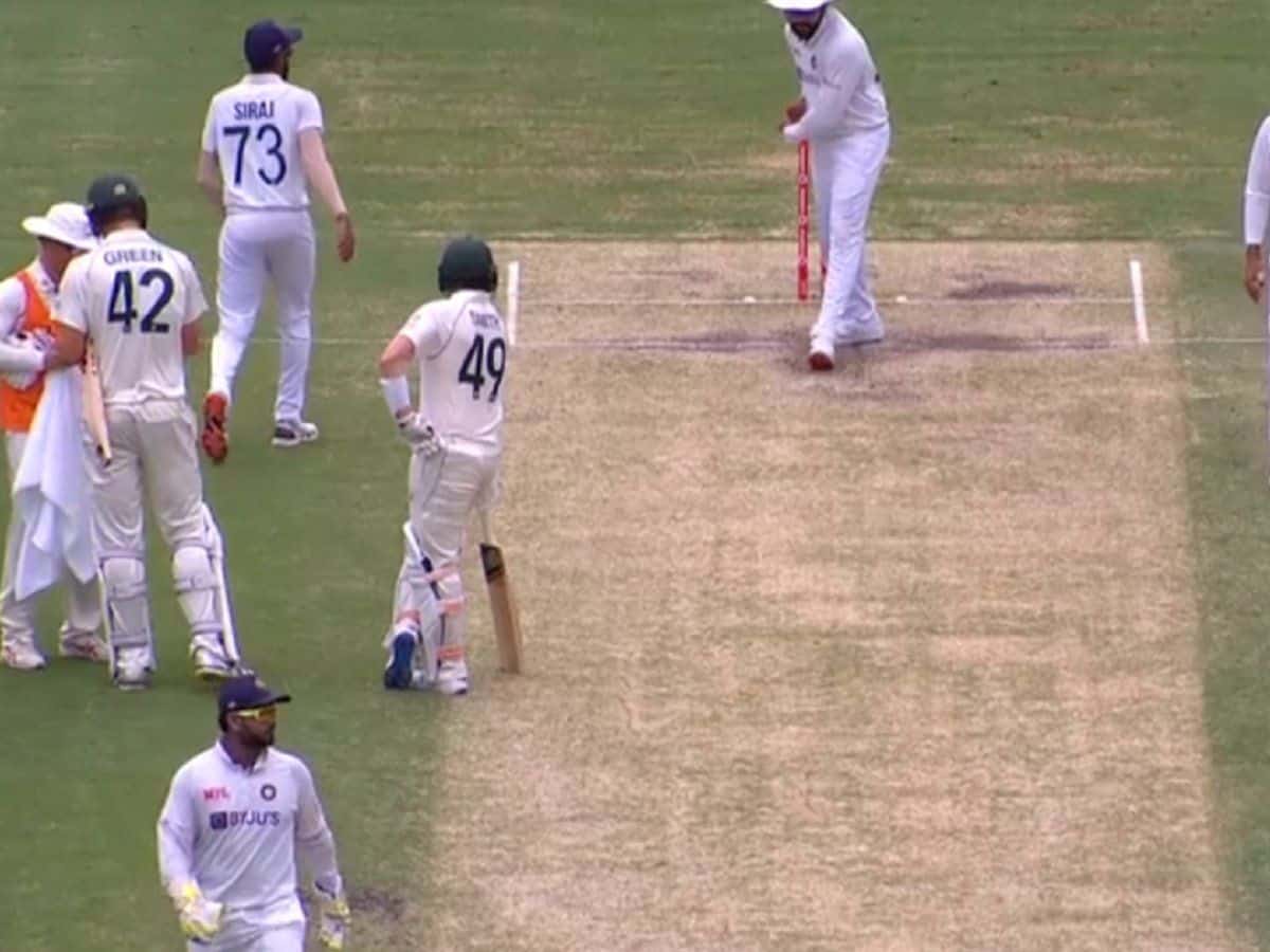 IND vs AUS: Rohit Sharma Shadow Bats on the Pitch as Steve Smith Watches on Day 4