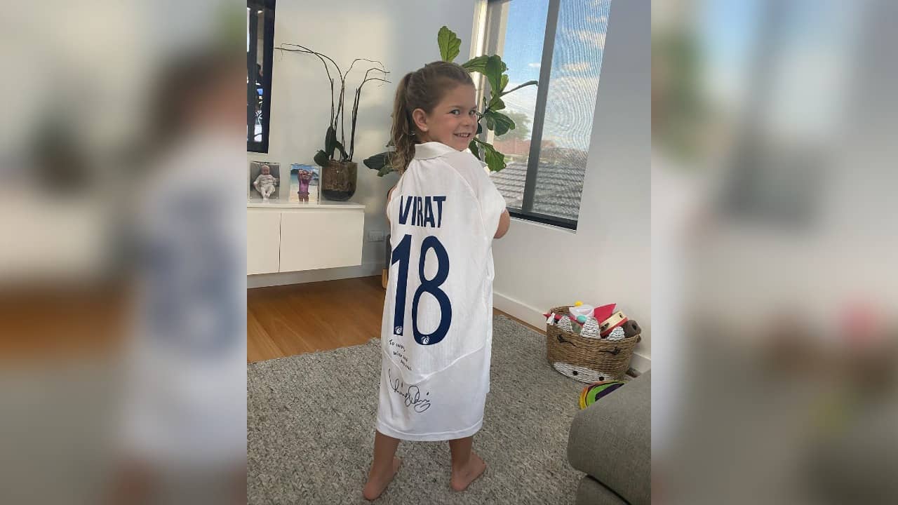 Virat Kohli Gifted His Signed Jersey To David Warner's Daughter Indi Rae