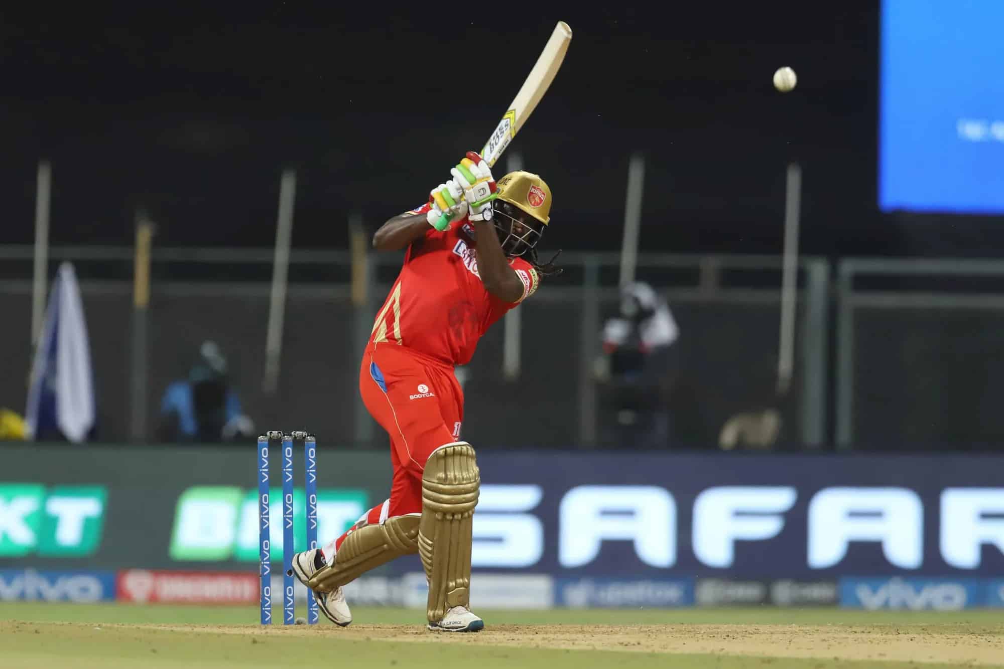 Chris Gayle Completed 350 Sixes in IPL