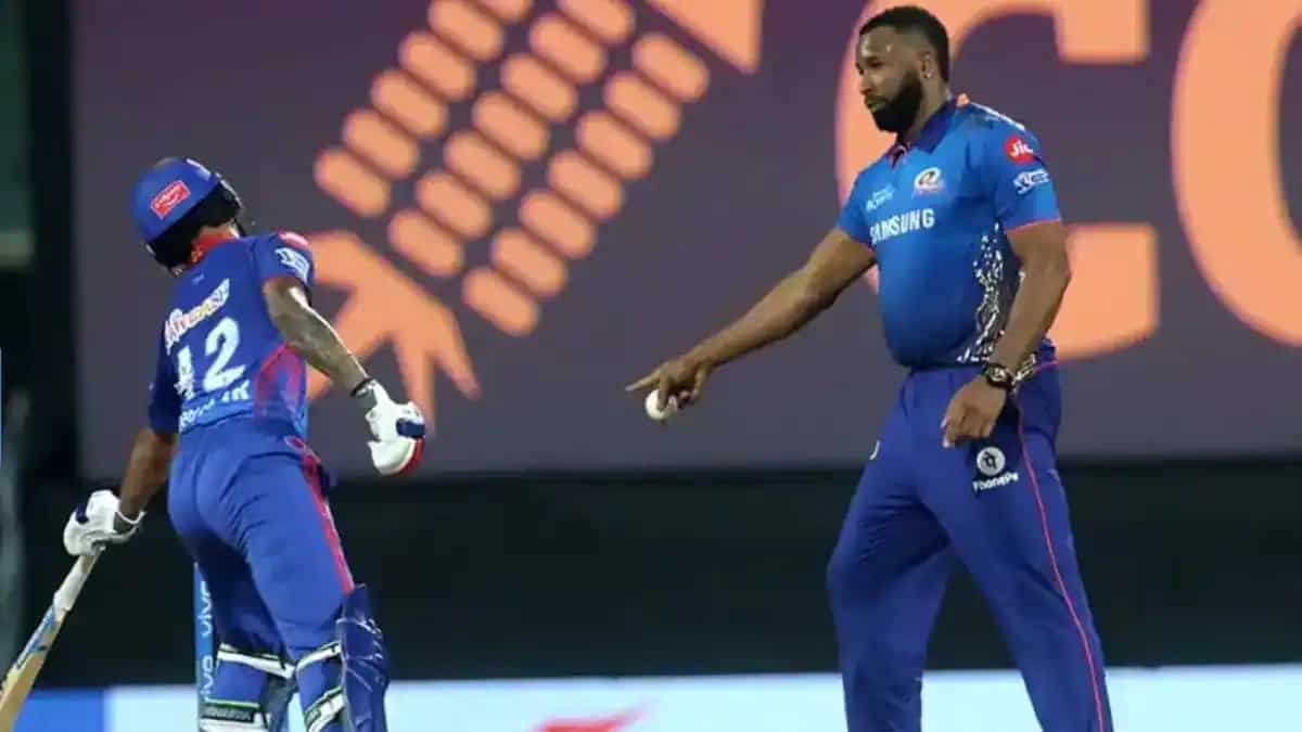 And He Was Warning Dhawan In The Previous Match: Twitterati Reacts As Kieron Pollard Seen Running Even Before Mohammed Shami Releases The Ball