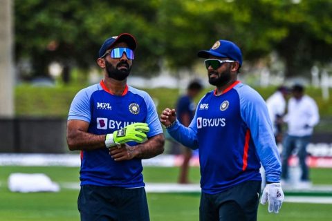 Dinesh Karthik or Rishabh Pant? Ravi Shastri Picks Wicket-Keeper for Semi-Final vs England