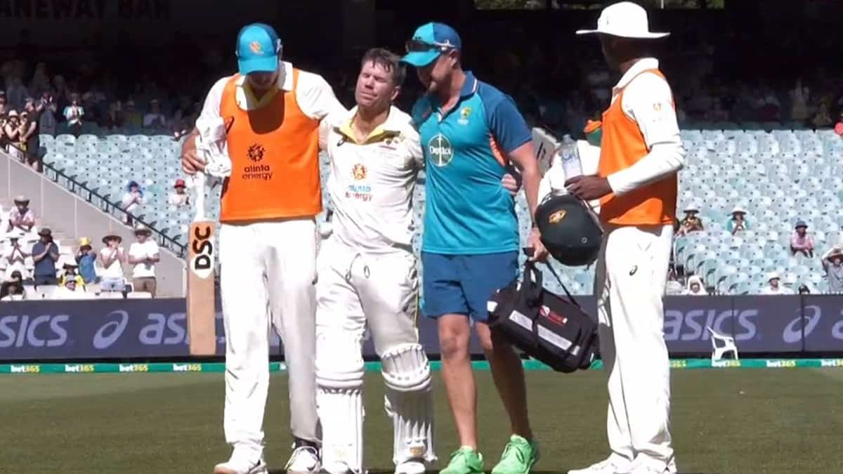 AUS vs SA: David Warner Injures Himself While Celebrating 200, Walks Back In Severe Pain - Watch Video David Warner Injures Himself While Celebrating 200, Walks Back In Severe Pain - Watch Video