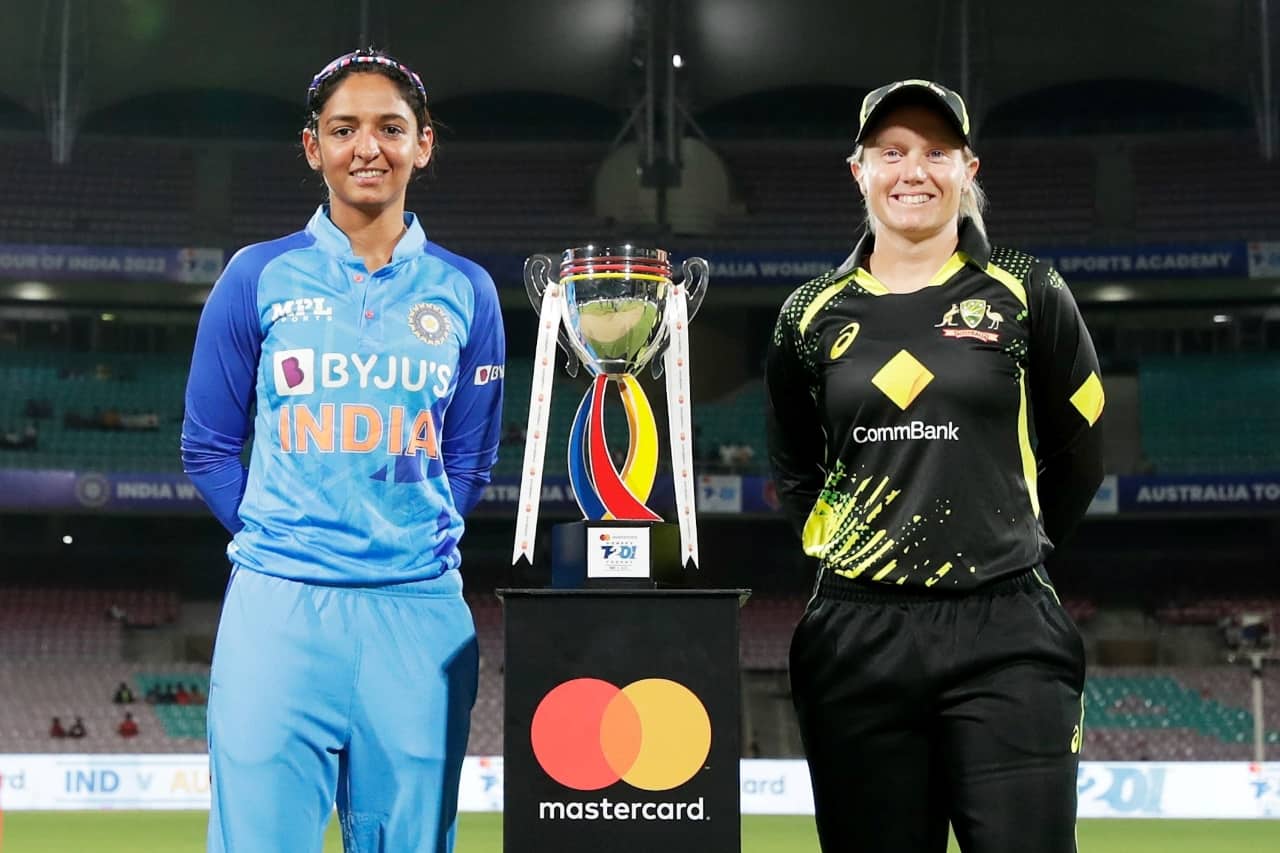IN-W vs AU-W Dream11 Prediction With Stats, Pitch Report & Player Record of Australia Women tour of India, 2022 For 5th T20I Harmanpreet Kaur and Alyssa Healy With Trophy - India vs Australia T20I Series 2022
