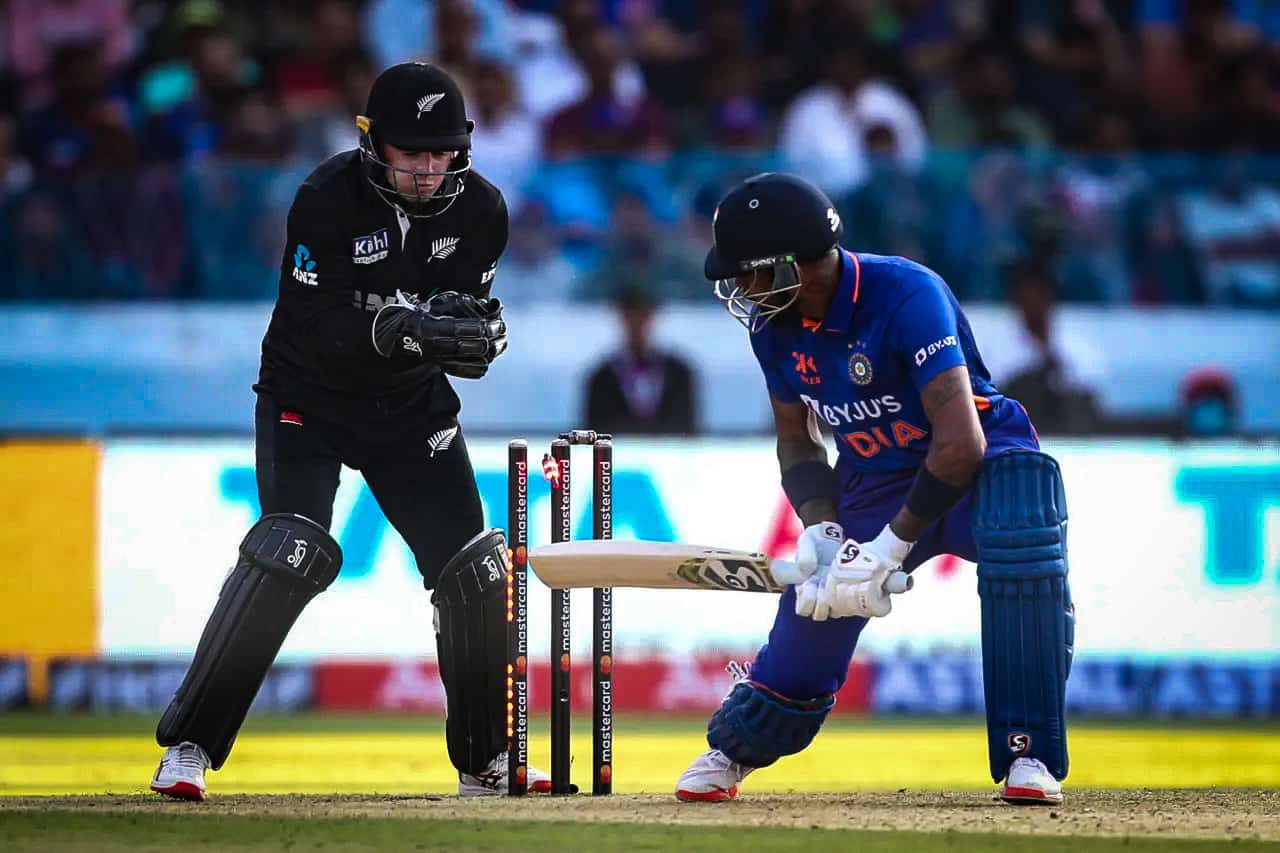 Hardik Pandya caught in controvorsial out decision in 1st ODI of New Zealand tour of India 2023