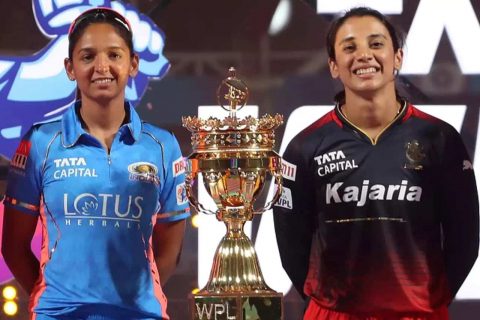 Harmanpreet Kuar of MI and Smriti Mandhana of RCB