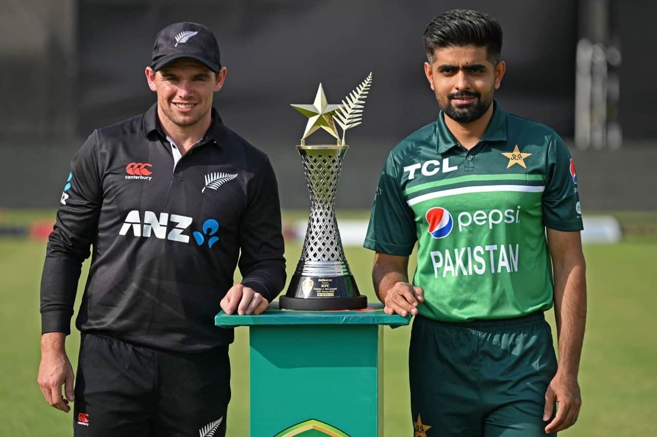 Tom Latham of New Zealand and Babar Azam of Pakistan with Trophy