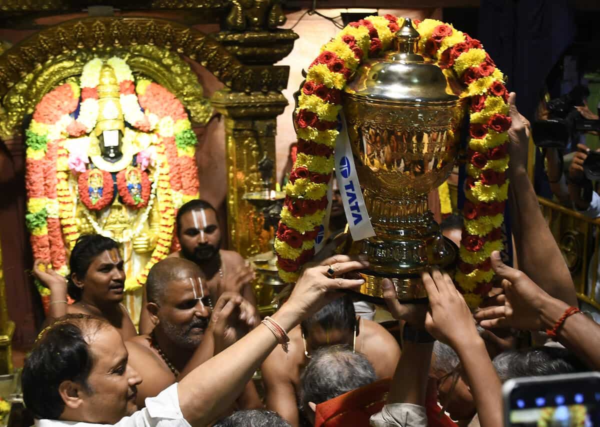 IPL 2023: CSK Perform Special ‘Pooja’ at Tirupati Temple in Chennai After IPL Title Win - Watch Video CSK performed a special Pooja for IPL Trophy at the Tirupathi Temple.