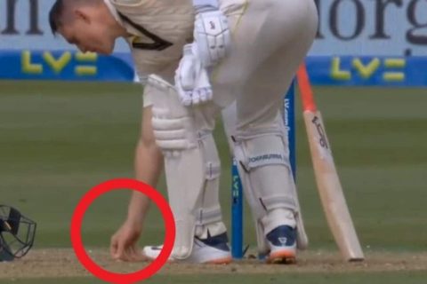 Marnus Labuschagne puts dropped chewing gum back in the mouth