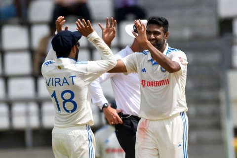 R Ashwin Celebrate with Virat Kohli