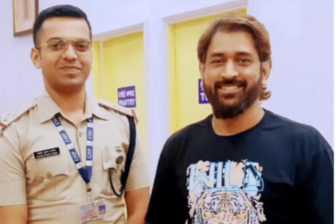 MS Dhoni with CISF officer