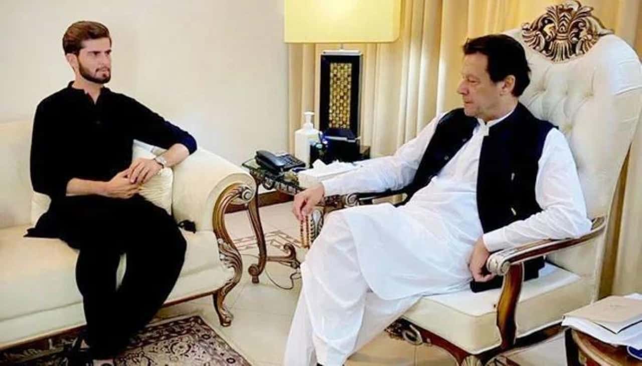 Pakistan Pacer Shaheen Afridi Changes Twitter DP to Voice Support for 'Arrested' Imran Khan Pakistan Pacer Shaheen Afridi Changes Twitter DP Voice Support for 'Arrested' Imran Khan