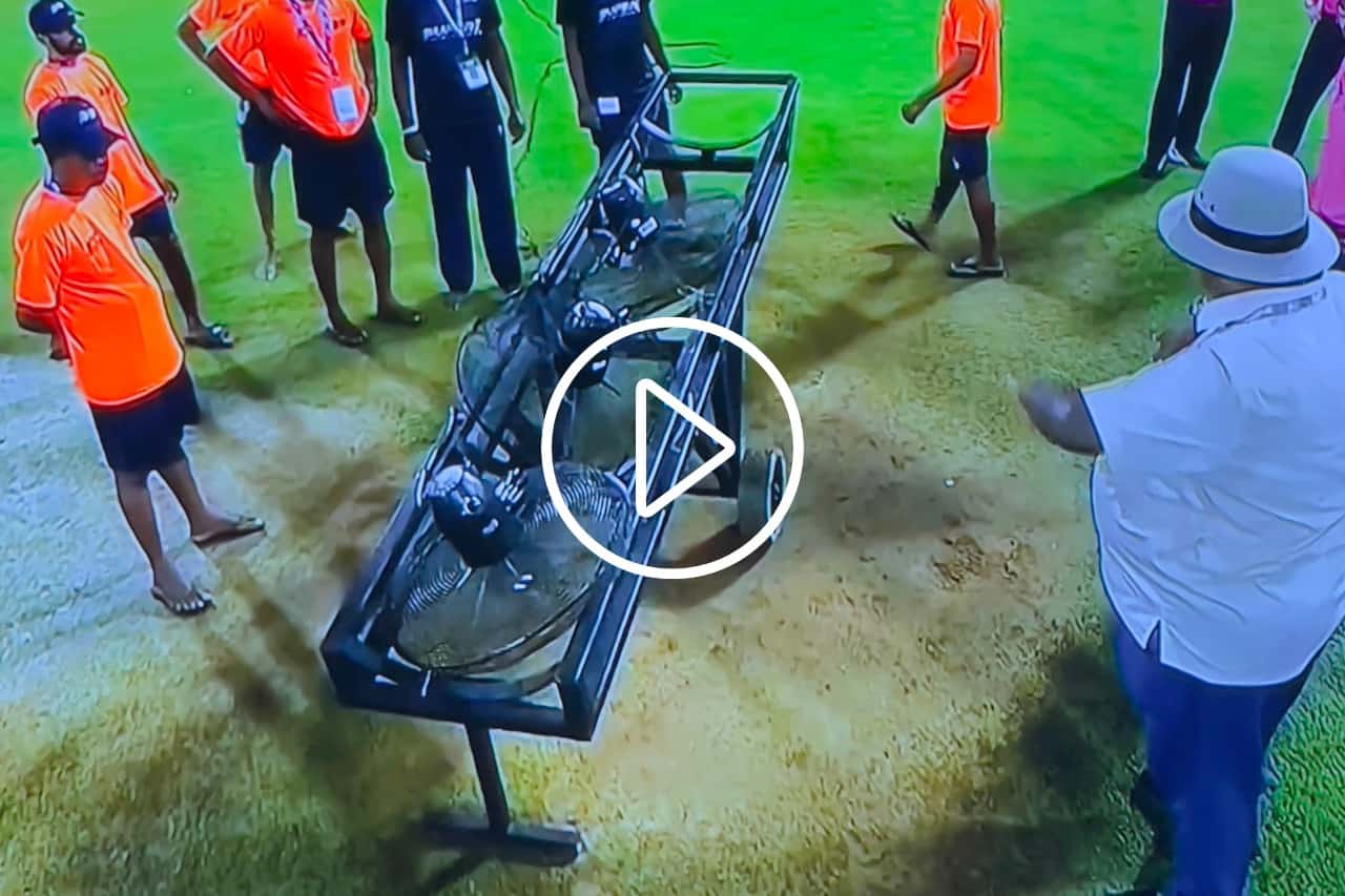 Fans Brought onto the Field During India vs Pakistan Super 4 Match to Dry Up the Pitch