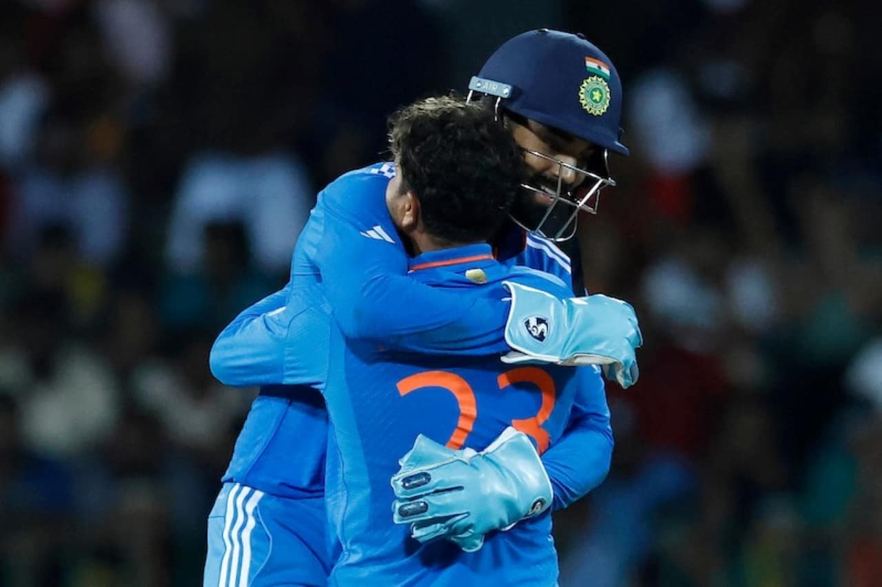 KL Rahul Hugged Kuldeep Yadav