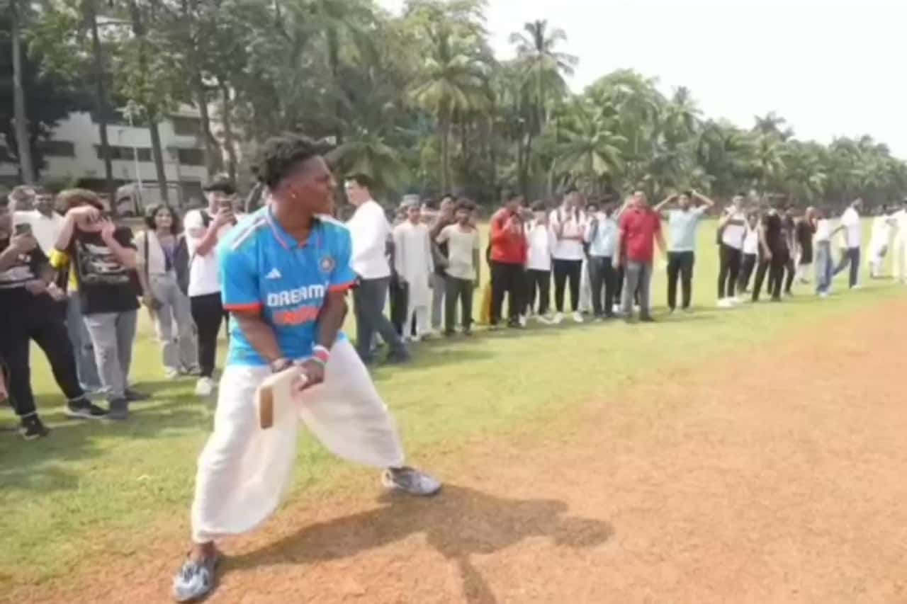 IShowSpeed Mocks Babar Azam While Playing Gully Cricket with Locals in India