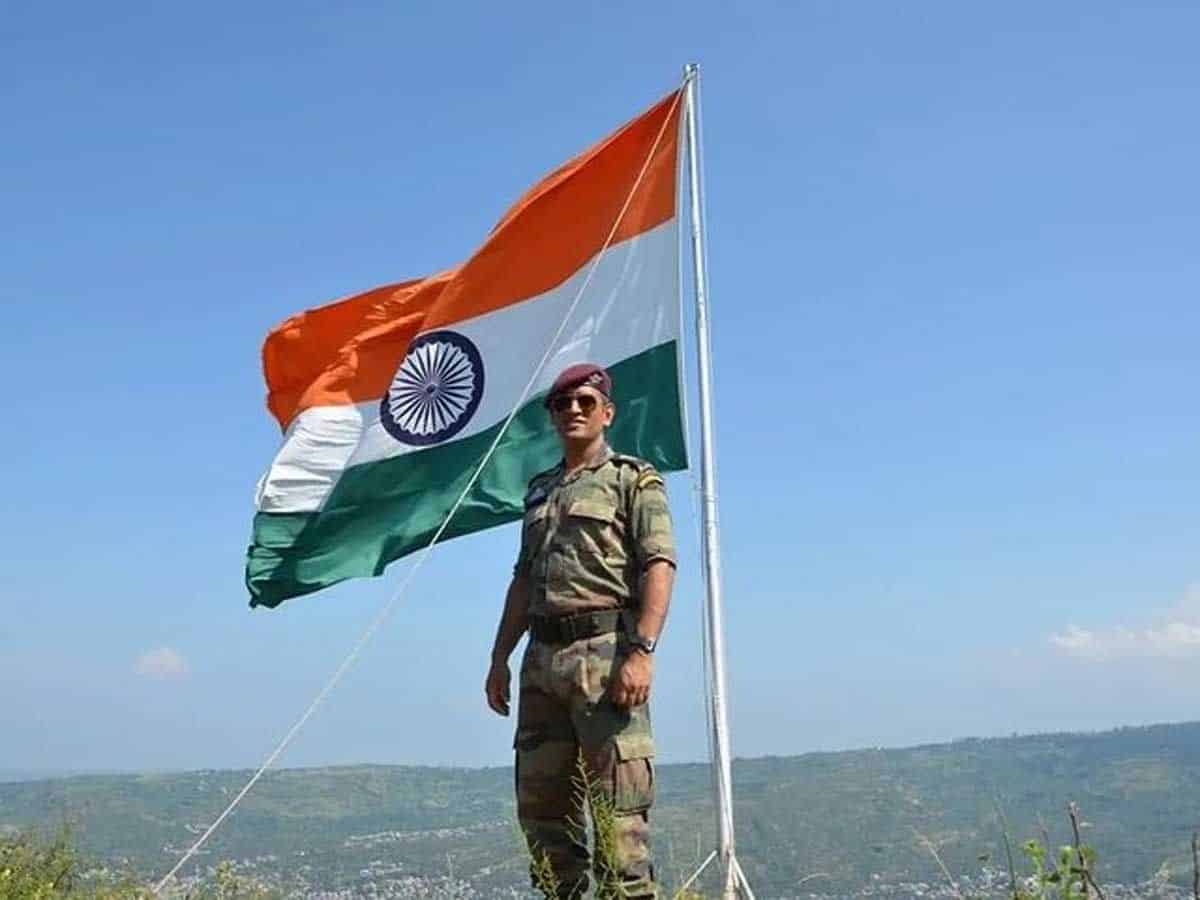 MS Dhoni with Indian Flag