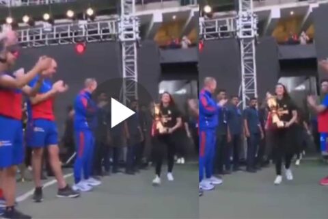 [Watch] RCB Men's Team Honors RCB Women's Team with Guard of Honour