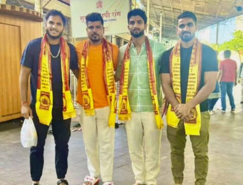 IPL 2024: RCB’s Out-of-Playing XI Players Seek Blessings at Siddhivinayak Temple Ahead of MI Match