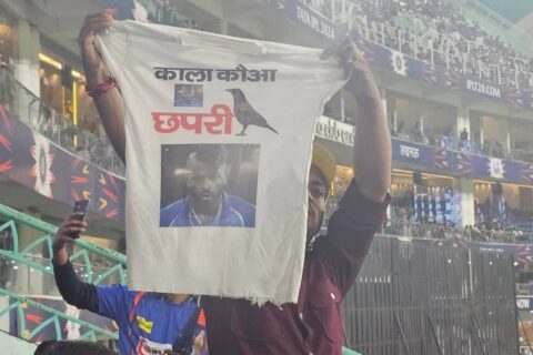 IPL 2024: ‘Kala Kauwa’ – Fan Displays Derogatory Banner Targeting Hardik Pandya at Ekana Stadium During LSG vs MI