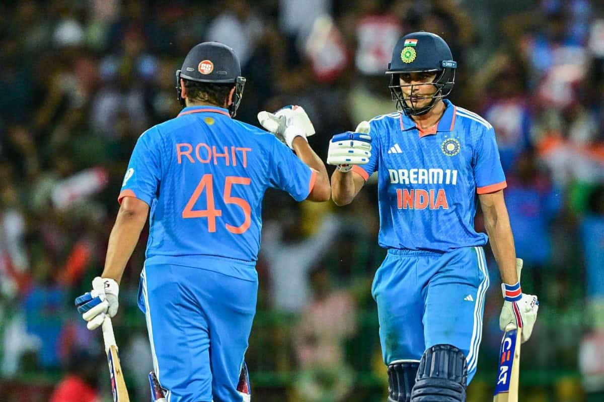 Rohit Sharma and Shubman Gill bump their fists
