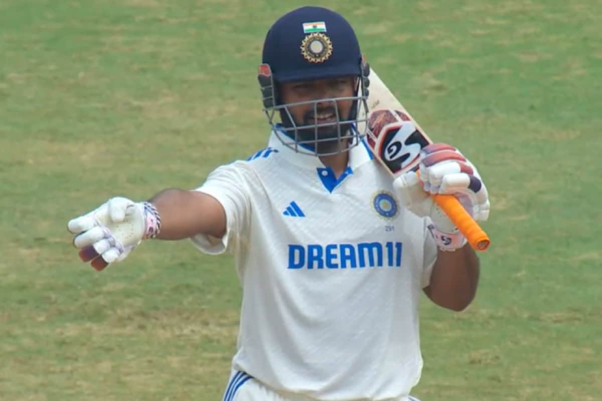 Rishabh Pant helps Bangladesh captain in field setup