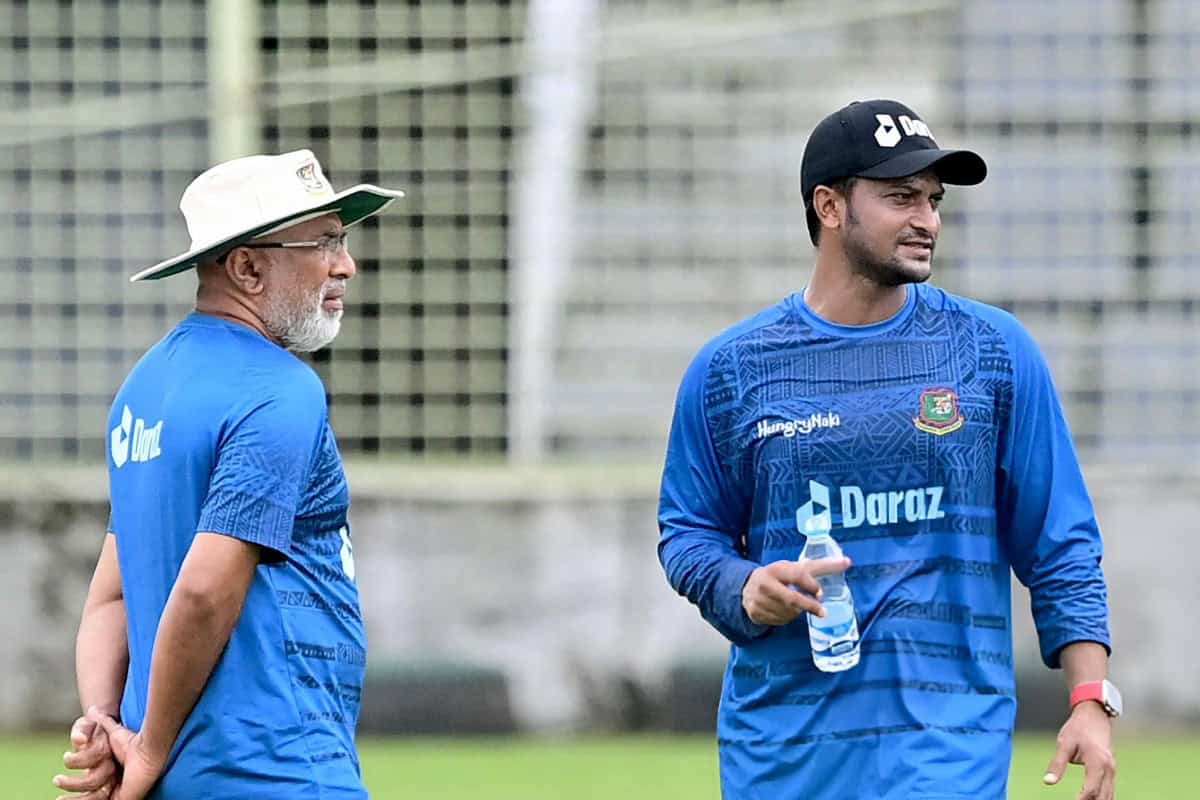 Chandika Hathurusingha and Shakib Al Hasan