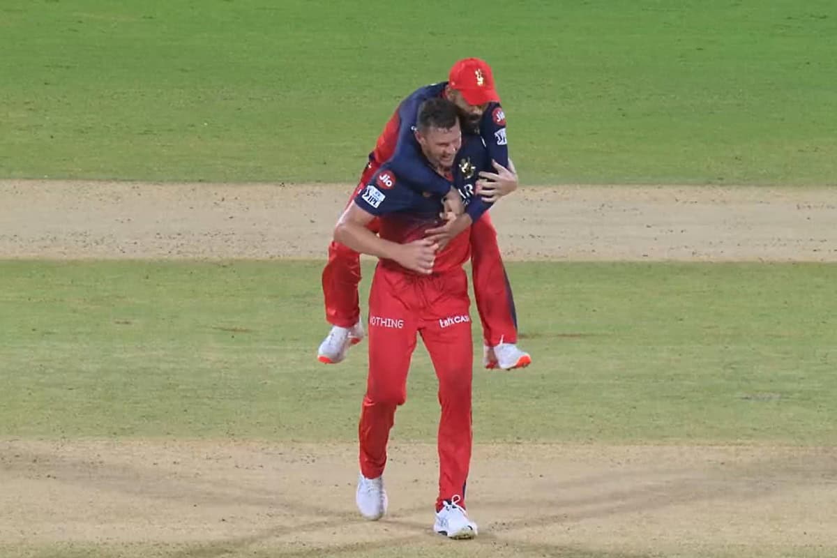 Virat Kohli jumped on Josh Hazlewood while celebrating in CSK vs RCB Match of IPL 2025