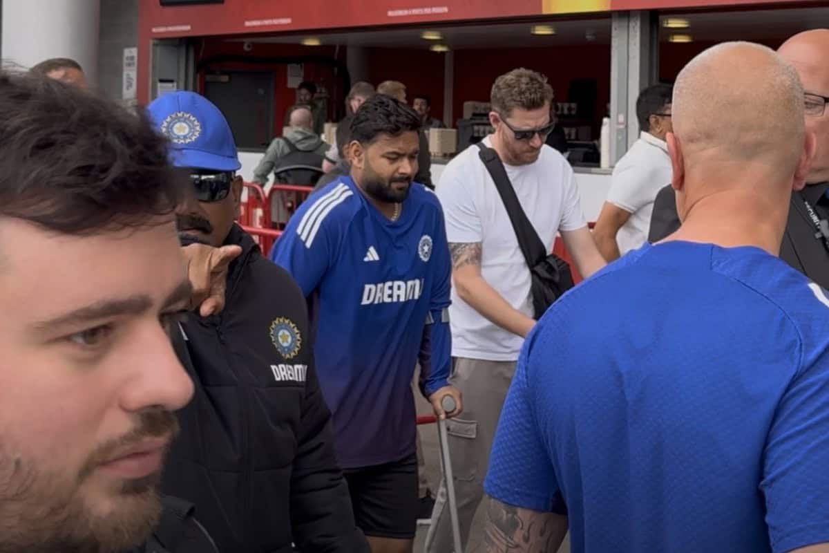 Rishabh Pant Arrives At Old Trafford On Crutches to Bat for India