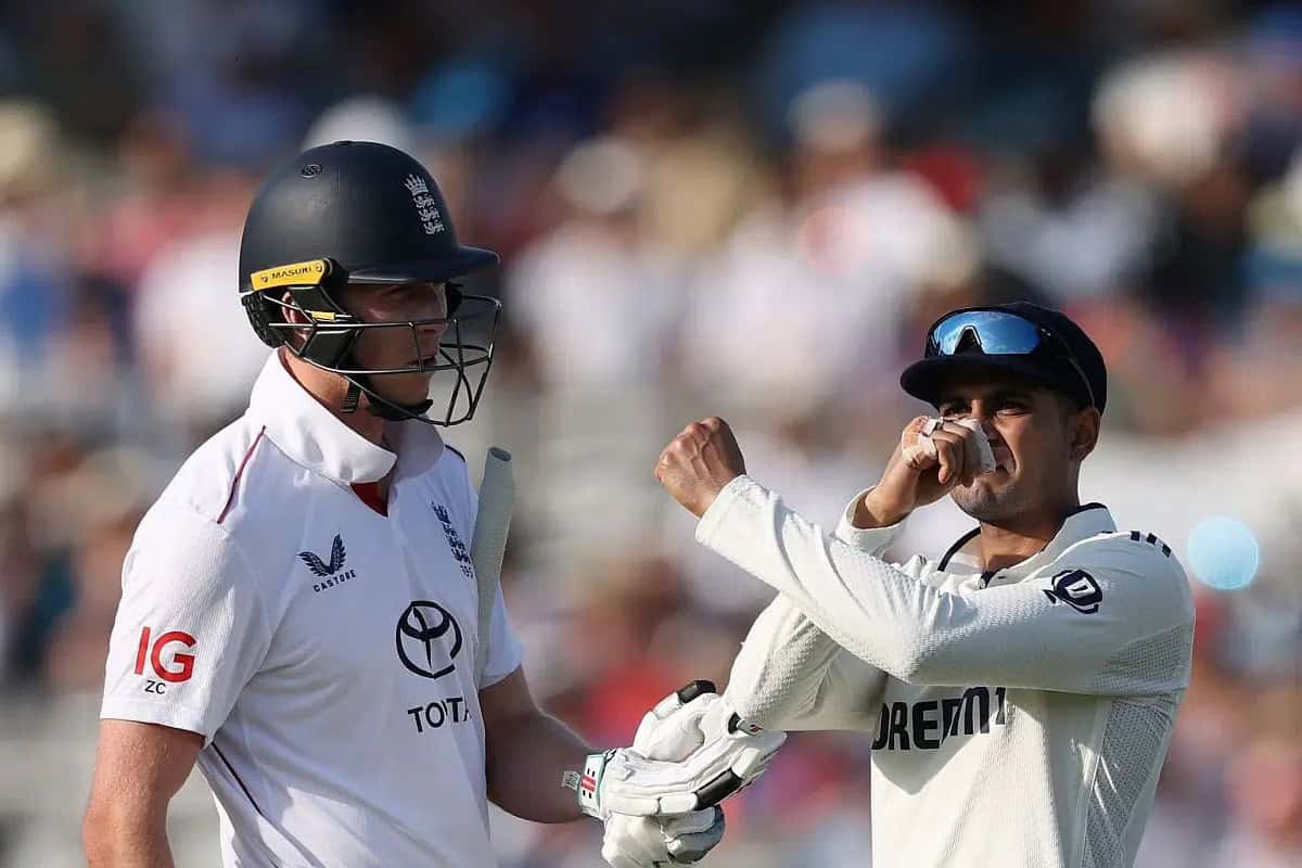 Shubman Gill Exchange Words with Zak Crawley