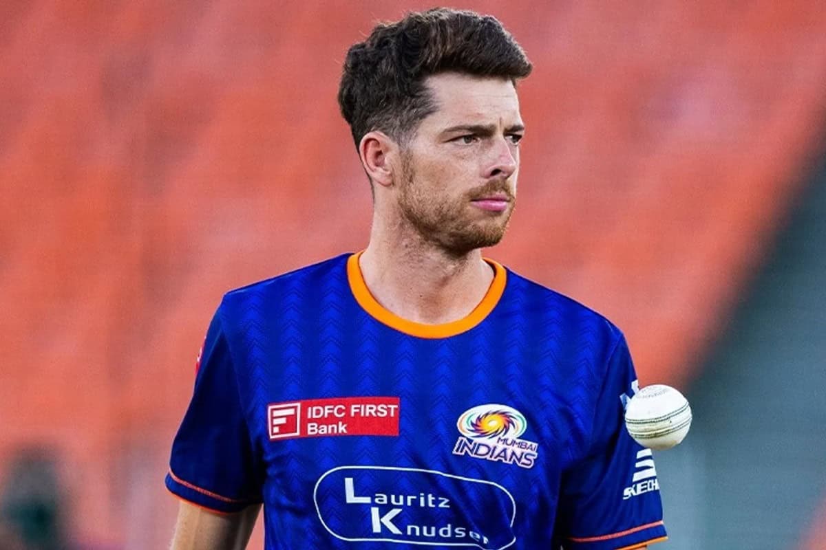 Mitchell Santner Joins Mumbai Indians Ahead of DC Clash in IPL 2026