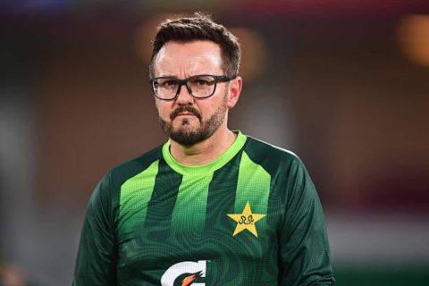 PCB Calls Mike Hesson to London as Pakistan Struggle in England Test Series